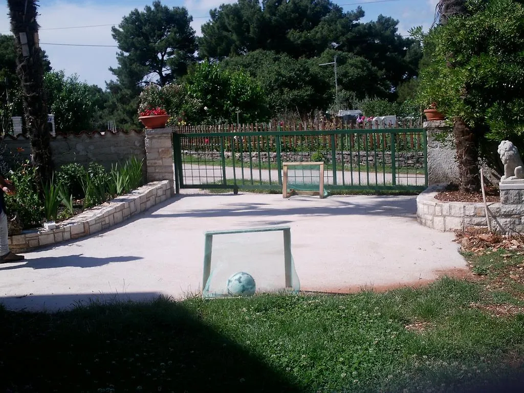 Studios Kastel Буйе