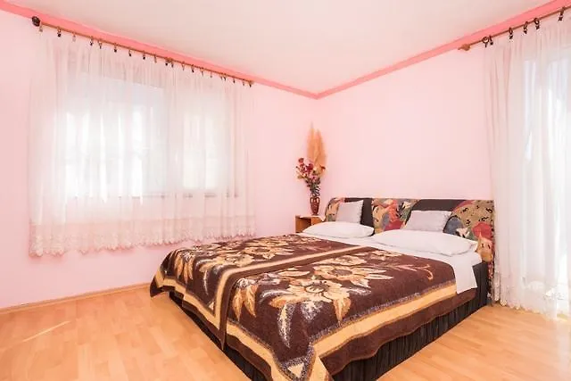 Studios Kastel Buje 0*,  Croatia